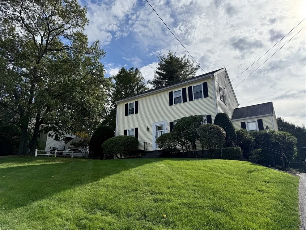 Unit for sale at 75 Kings View Rd, Marlborough, MA 01752