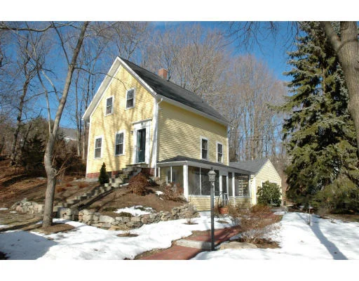 Unit for sale at 11 Burton's Lane, Hingham, MA 02043