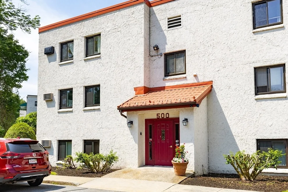 Unit for sale at 500 Fellsview Terrace, Stoneham, MA 02180