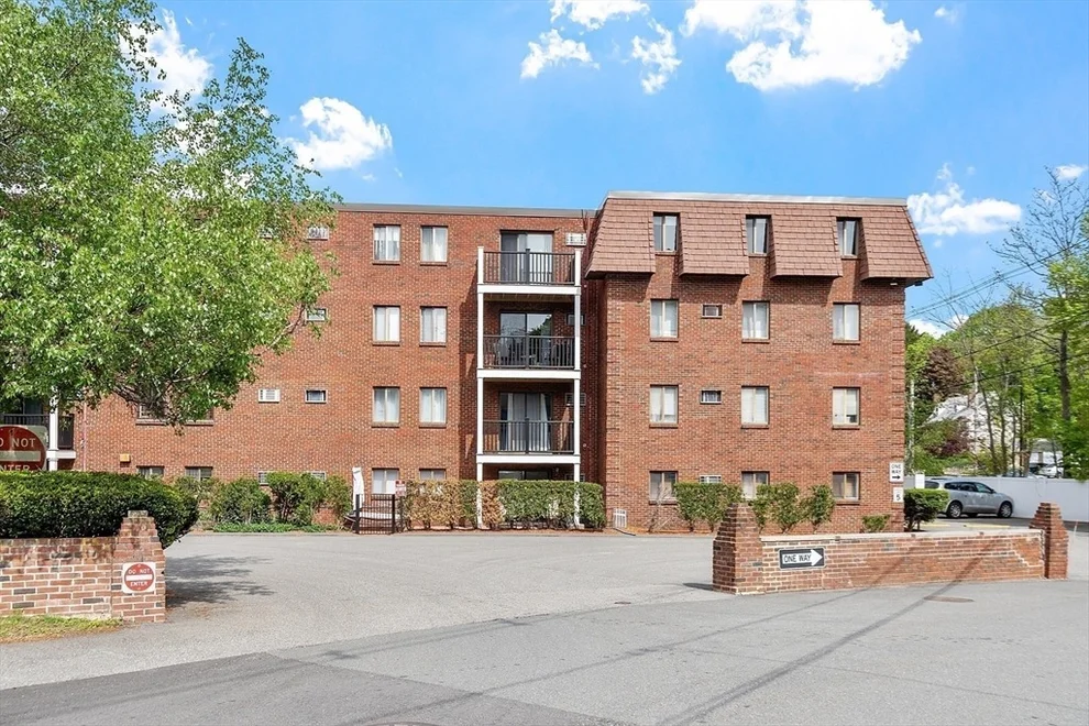 Unit for sale at 5 Washington St, Reading, MA 01867