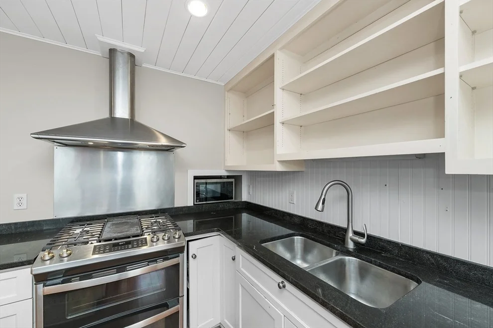 Unit for sale at 18 Bennett St, Manchester, MA 01944