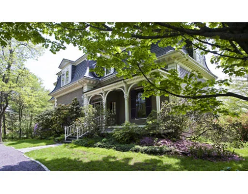 Unit for sale at 76 Walnut Pl, Brookline, MA 02445