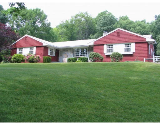 Unit for sale at 137 Haggetts Pond Rd, Andover, MA 01810
