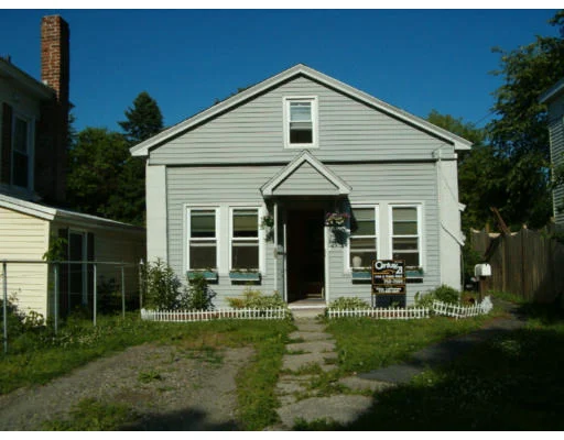Unit for sale at 27 Edgewater Ave, Shrewsbury, MA 01545