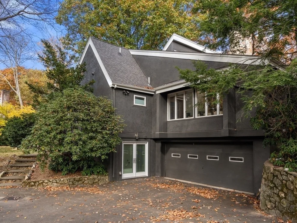 Unit for sale at 811 Hammond St, Brookline, MA 02467