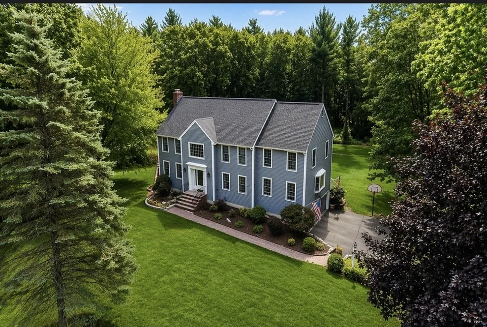 Unit for sale at 39 Spring Hill Rd, North Andover, MA 01845