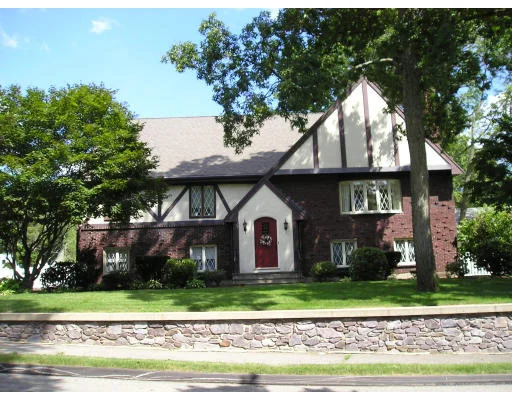 Unit for sale at 17 Beacon Park, Norwood, MA 02062