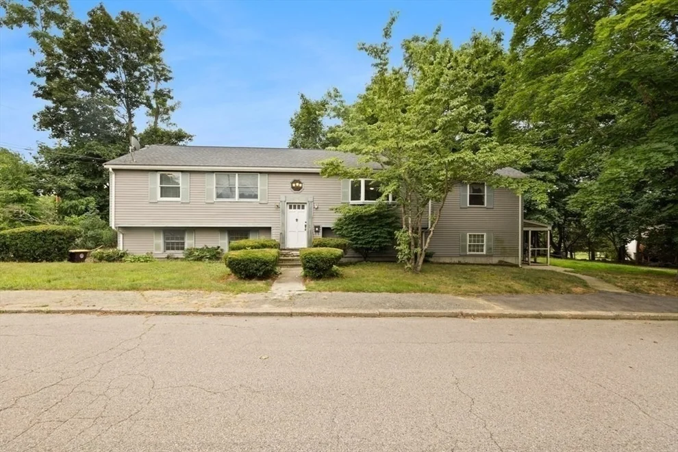 Unit for sale at 143 Ellis Cir, Weymouth, MA 02190