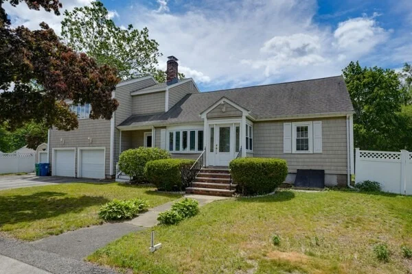 Unit for sale at 2 Frances Rd, Burlington, MA 01803