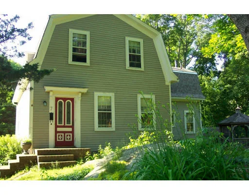 Unit for sale at 7 Whiton Ave, Hingham, MA 02043