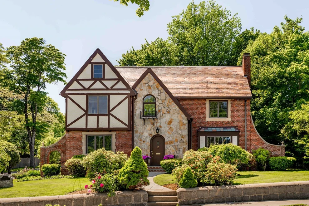 Unit for sale at 421 Waverley Ave, Newton, MA 02458
