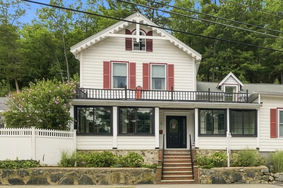 Unit for sale at 78 Oak St, Wakefield, MA 01880