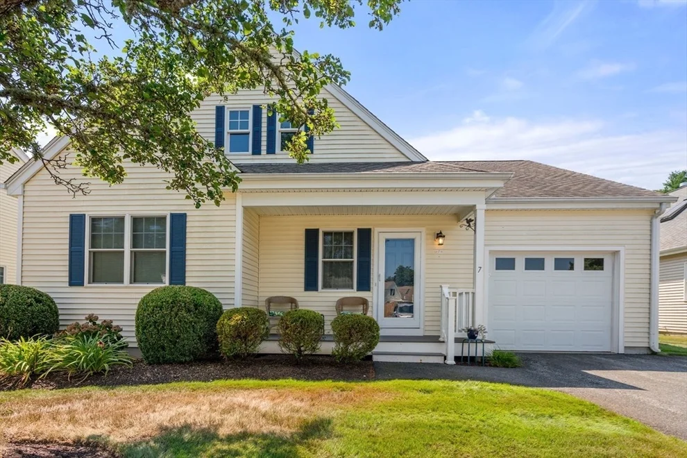 Unit for sale at 7 Bisbee Dr, Rochester, MA 02770