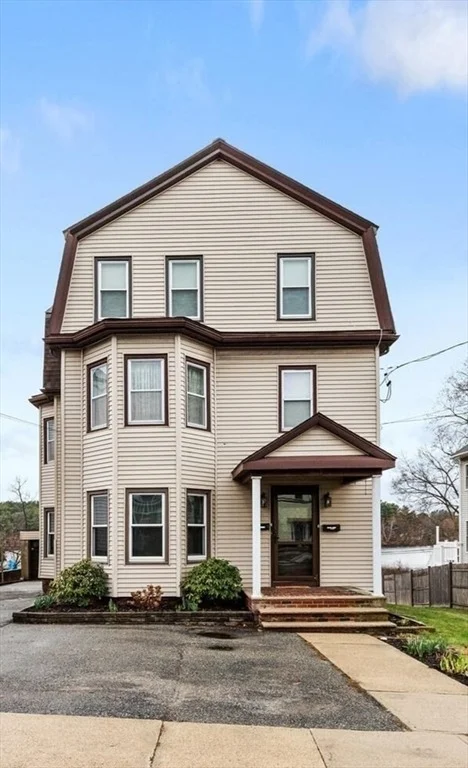 Unit for sale at 687 Main St, Wakefield, MA 01880