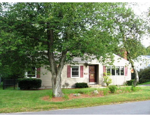 Unit for sale at 27 Francis Avenue, Shrewsbury, MA 01545