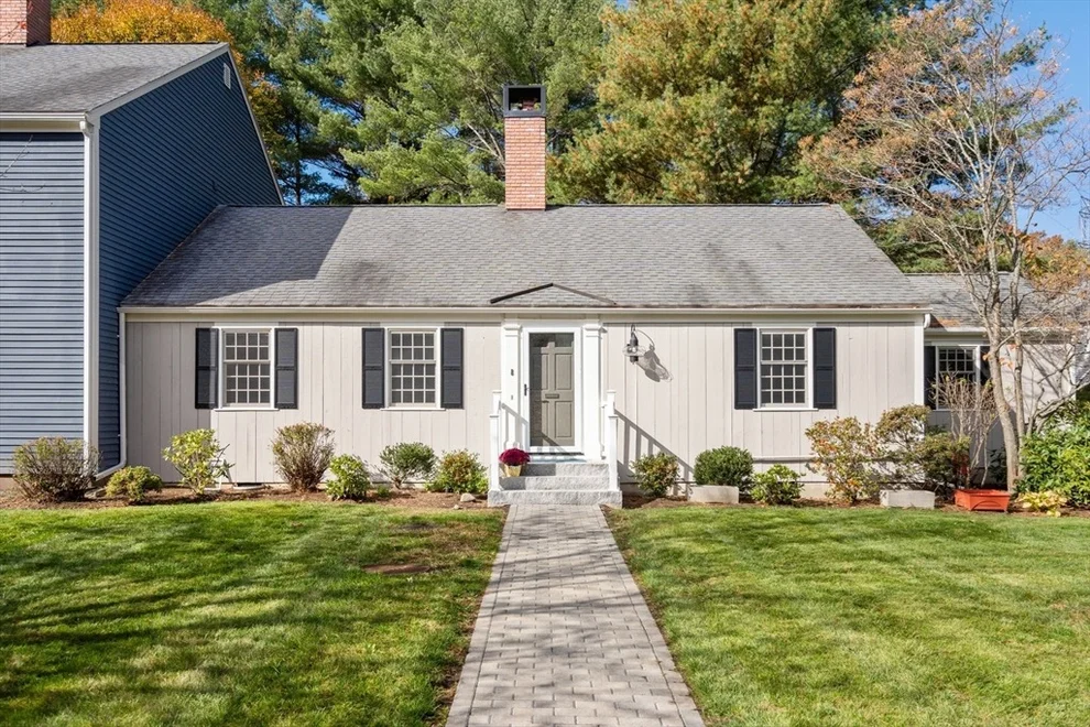 Unit for sale at 8 Jericho Rd, Weston, MA 02493