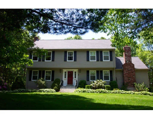 Unit for sale at 2 Downingwood Dr, Franklin, MA 02038