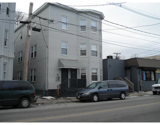 Unit for sale at 186 Chestnut St, Lynn, MA 01902