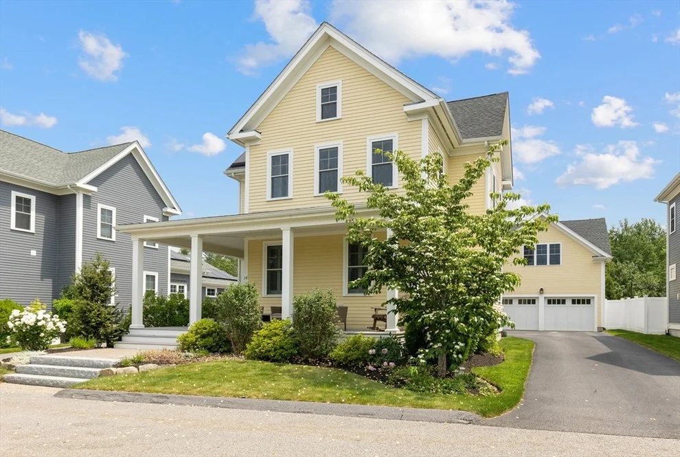 Unit for sale at 14 Dorset Park Ln, Weymouth, MA 02190