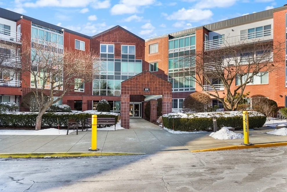 Unit for sale at 260 Place Ln, Woburn, MA 01801