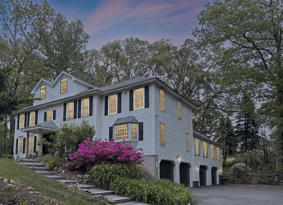 Unit for sale at 4 Rockwood Ln, Londonderry, NH 03053