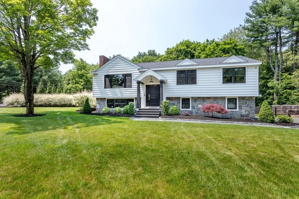 Unit for sale at 2 Overlook Rd, Canton, MA 02021