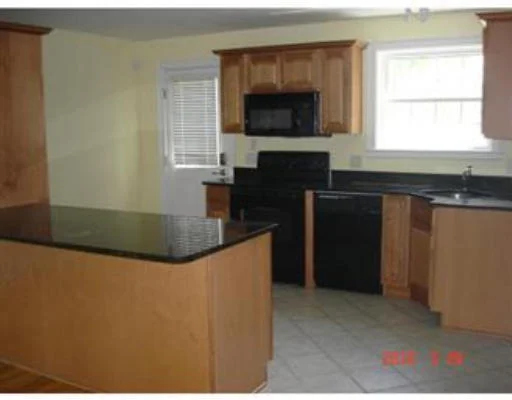 Unit for sale at 8 Whitins Rd, Sutton, MA 01590