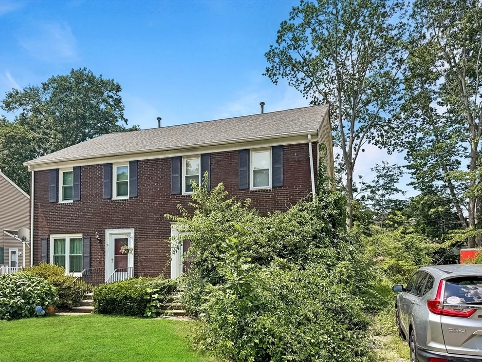 Unit for sale at 9 Riverbank Cir, Haverhill, MA 01835