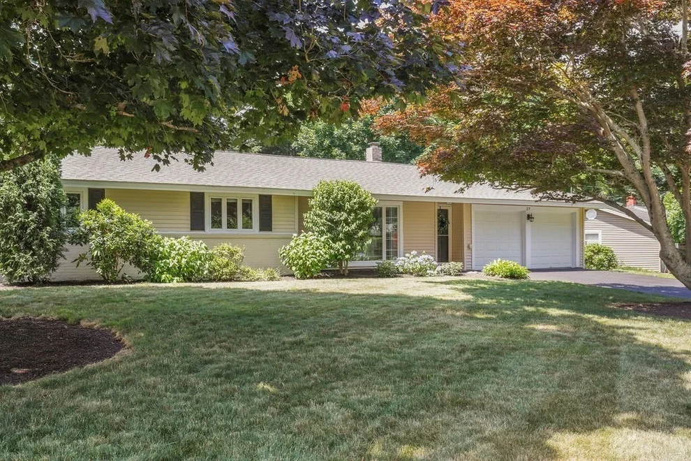 Unit for sale at 27 Wentworth Rd, Canton, MA 02021