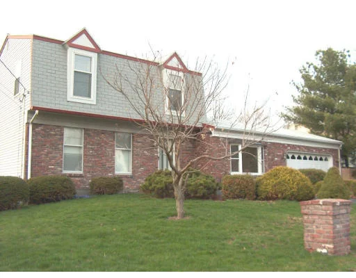 Unit for sale at 3 Sunnybrook Ln, Canton, MA 02021