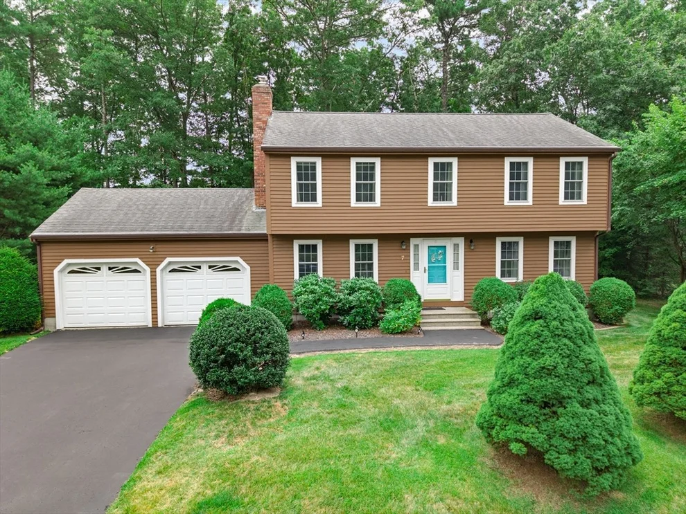 Unit for sale at 7 Hazeltine Rd, Upton, MA 01568