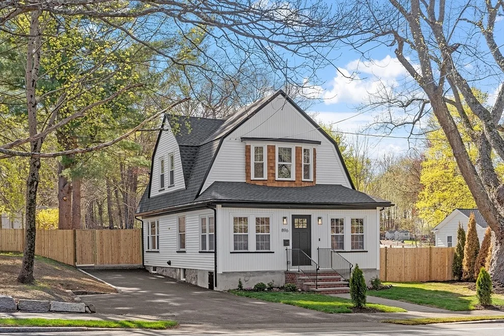 Unit for sale at 896 Main Street, Reading, MA 01867