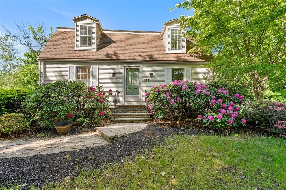 Unit for sale at 153 High St, Topsfield, MA 01983