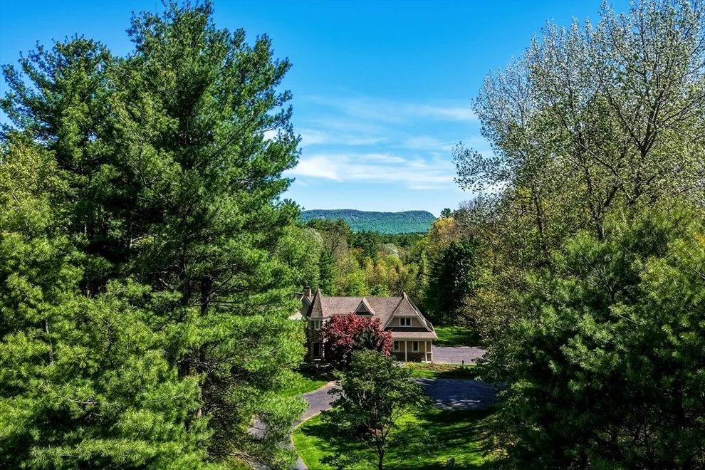 Unit for sale at 422 Park Hill Rd, Northampton, MA 01062