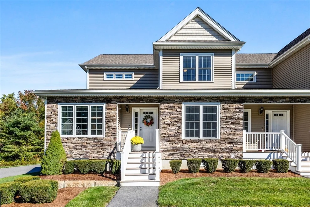 Unit for sale at 28 Essex Cir, Raynham, MA 02767