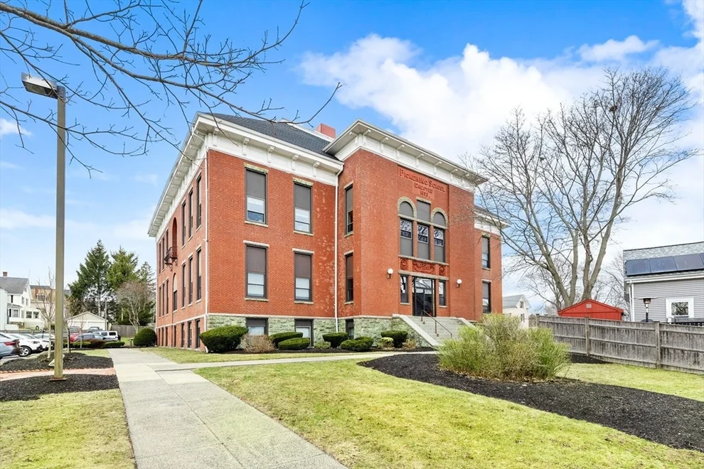 Unit for sale at 181 North St, Salem, MA 01970