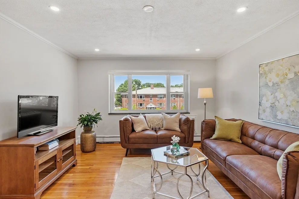 Unit for sale at 1077 Chestnut St, Newton, MA 02464