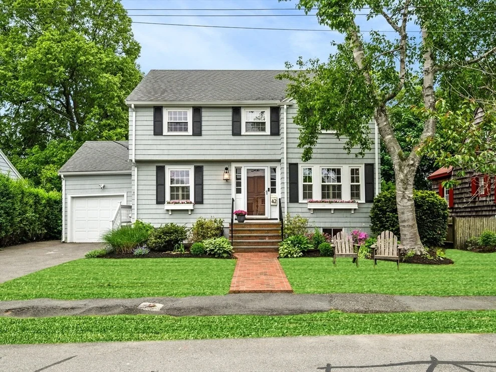 Unit for sale at 42 Pickwick Rd, Marblehead, MA 01945