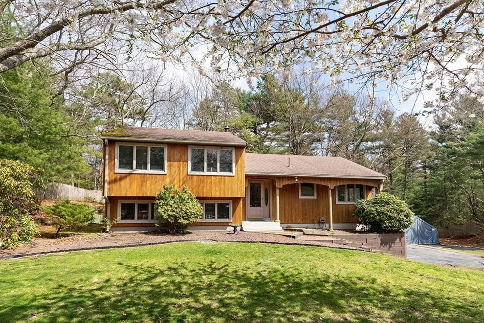 Unit for sale at 33 Sheridan Dr, Plymouth, MA 02360