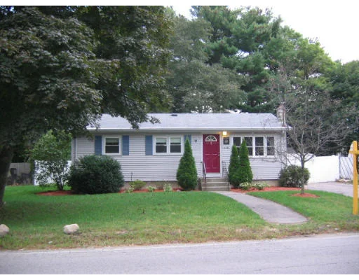 Unit for sale at 106 Pond St, Rockland, MA 02370