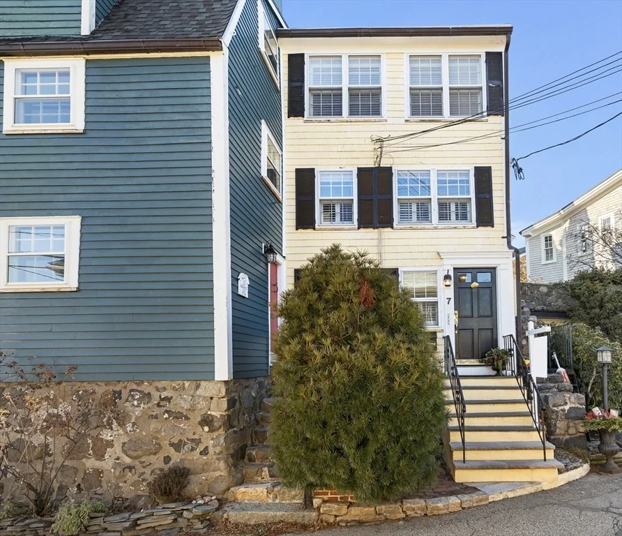 Unit for sale at 7 Lee, Marblehead, MA 01945