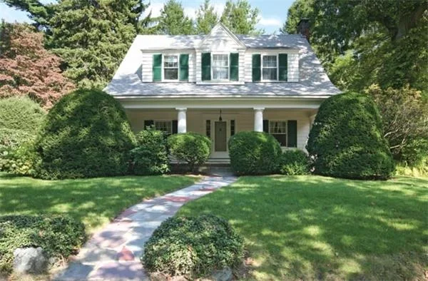 Unit for sale at 320 Quinobequin Rd, Newton, MA 02468