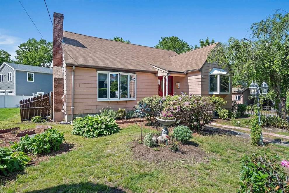 Unit for sale at 4 Merrow Ln, Stoneham, MA 02180