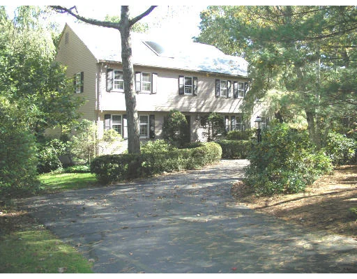 Unit for sale at 39 Ash St, Weston, MA 02493