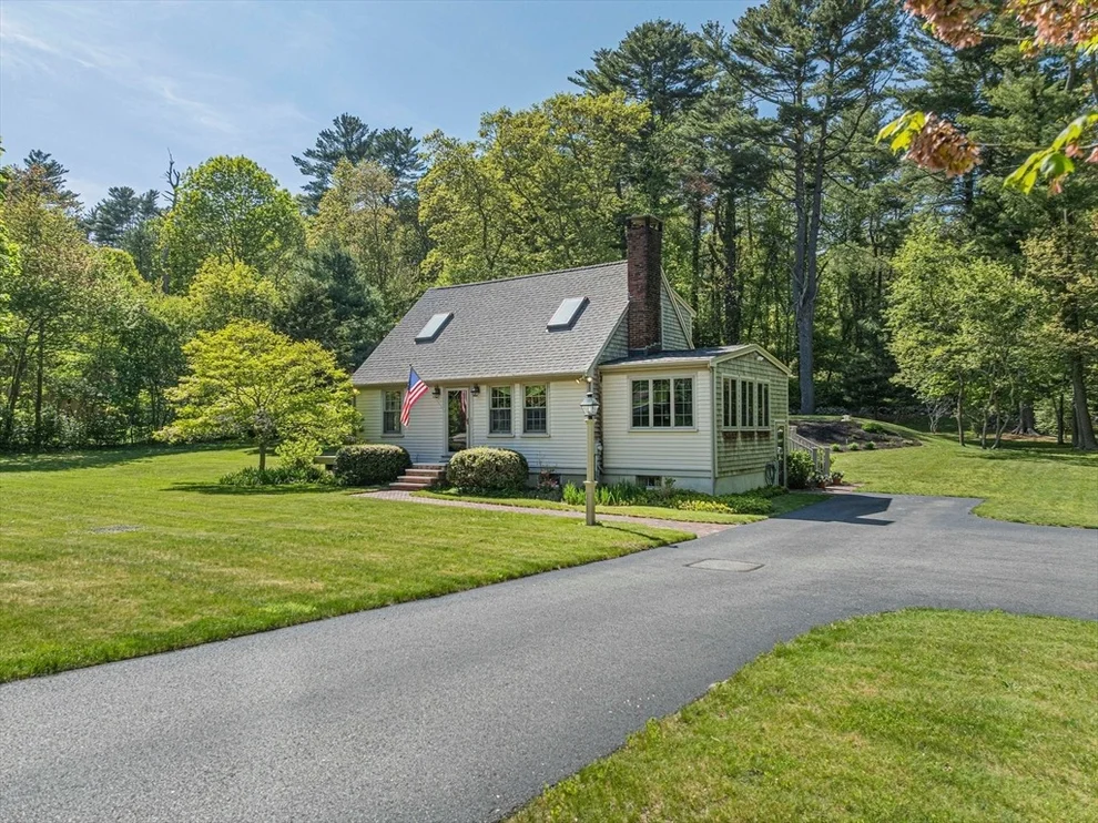 Unit for sale at 771 Ferry St, Marshfield, MA 02050