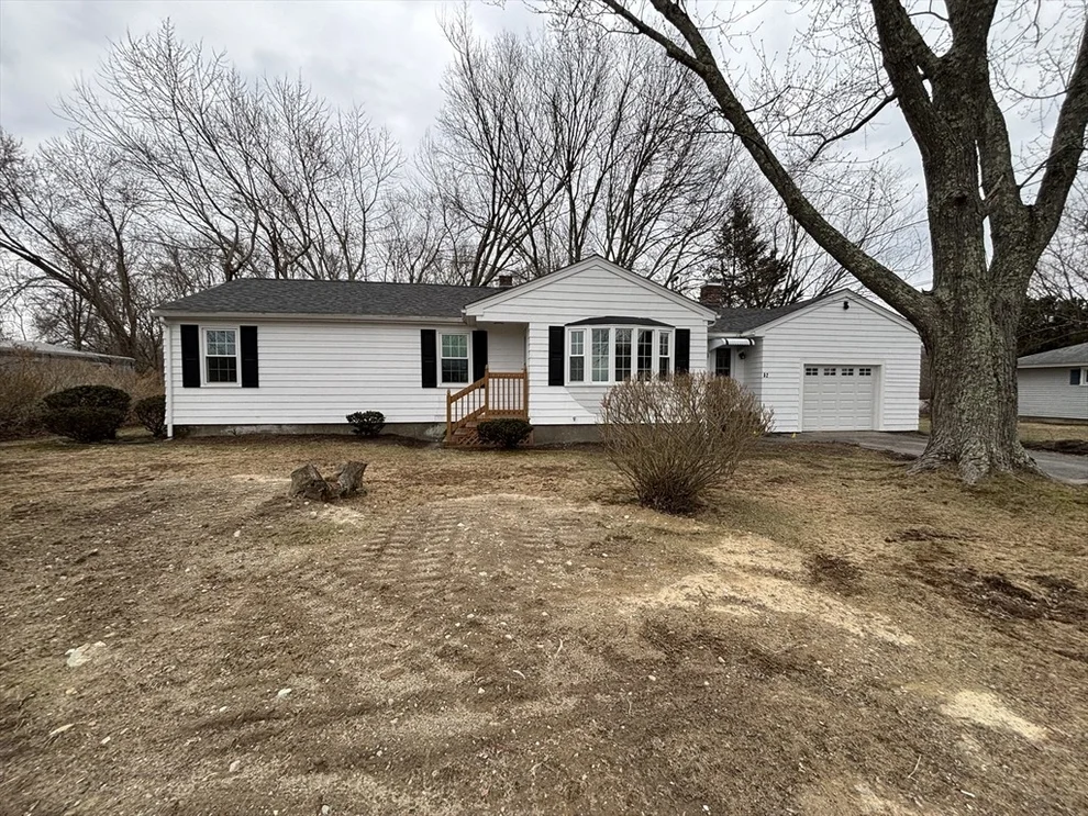 Unit for sale at 52 Bushee Rd, Swansea, MA 02777