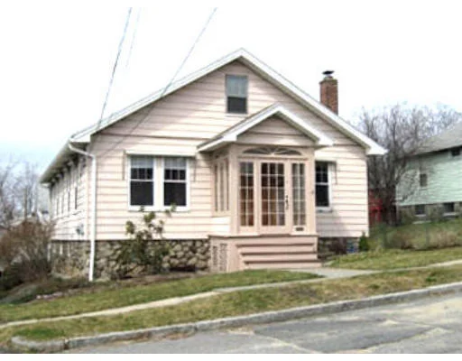 Unit for sale at 4 Cutting Ave, Worcester, MA 01606