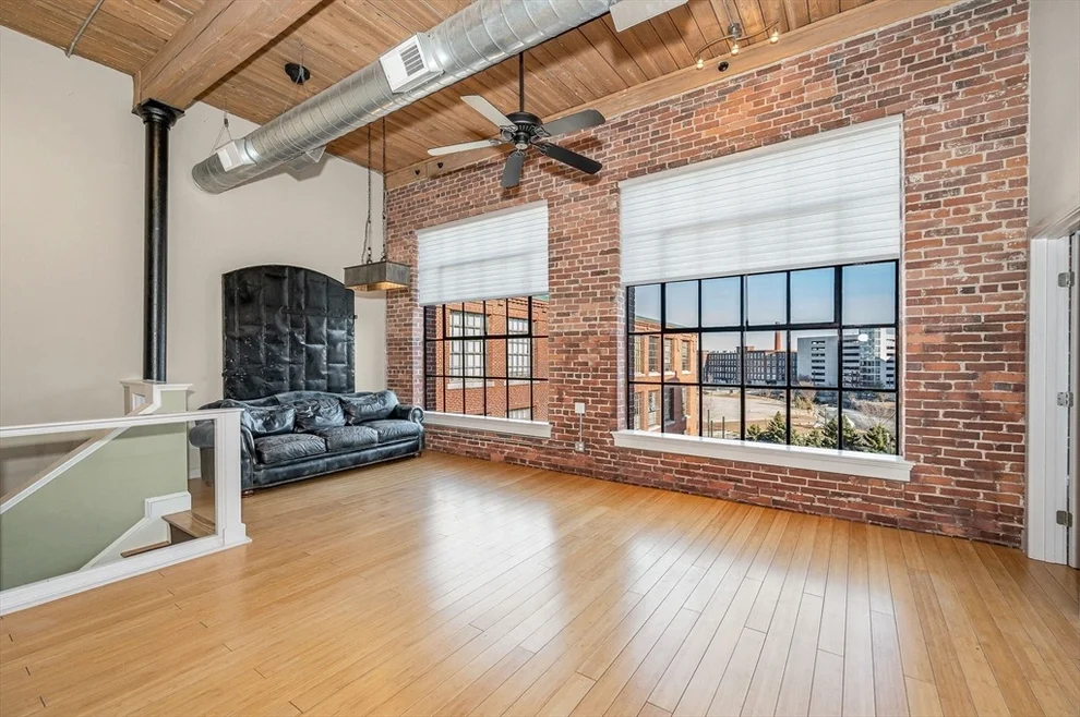 Unit for sale at 491 Dutton St, Lowell, MA 01854