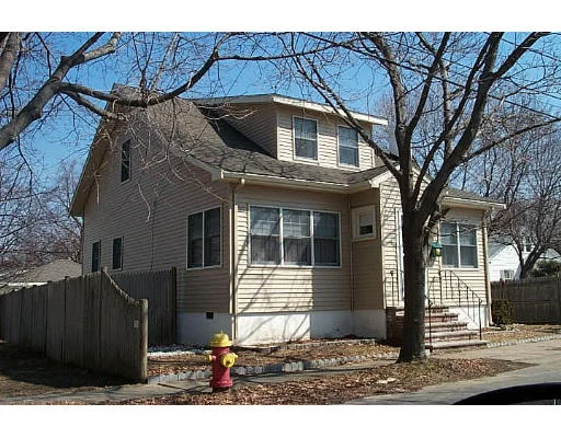 Unit for sale at 11 Aberdeen Ave, Peabody, MA 01960