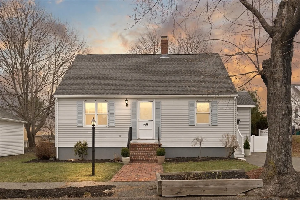 Unit for sale at 7 Larkin Ln, Salem, MA 01970